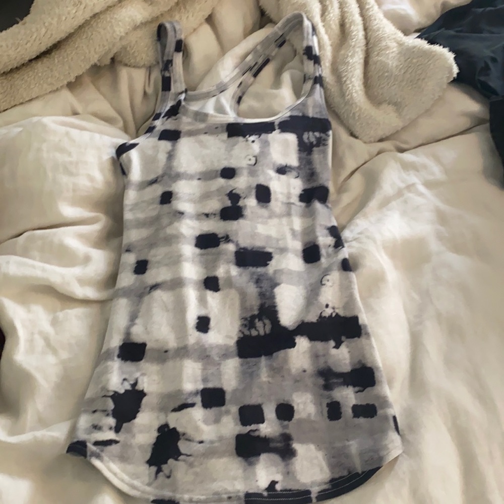 Lululemon studio racer back size 2 nwot
